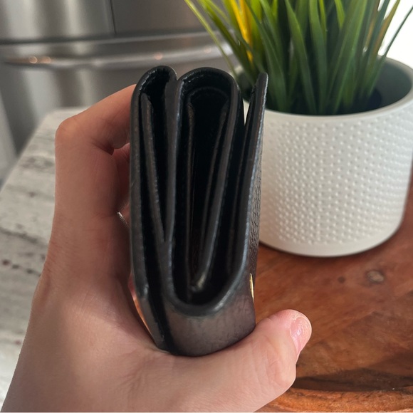 GUCCI Black Pebbled Leather Marmont Compact Tri-Fold Wallet - Picture 5 of 8